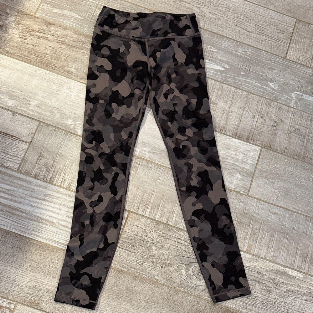 Athleta Kids Black and Gray Camouflage Leggings